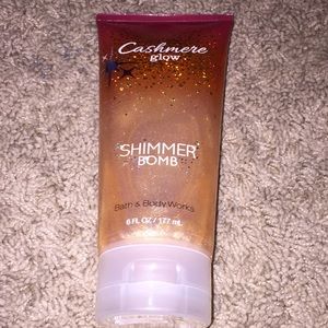 🆕 Cashmere Glow Shimmer bomb